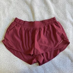 Lululemon hotty hot low rise short 2.5”
